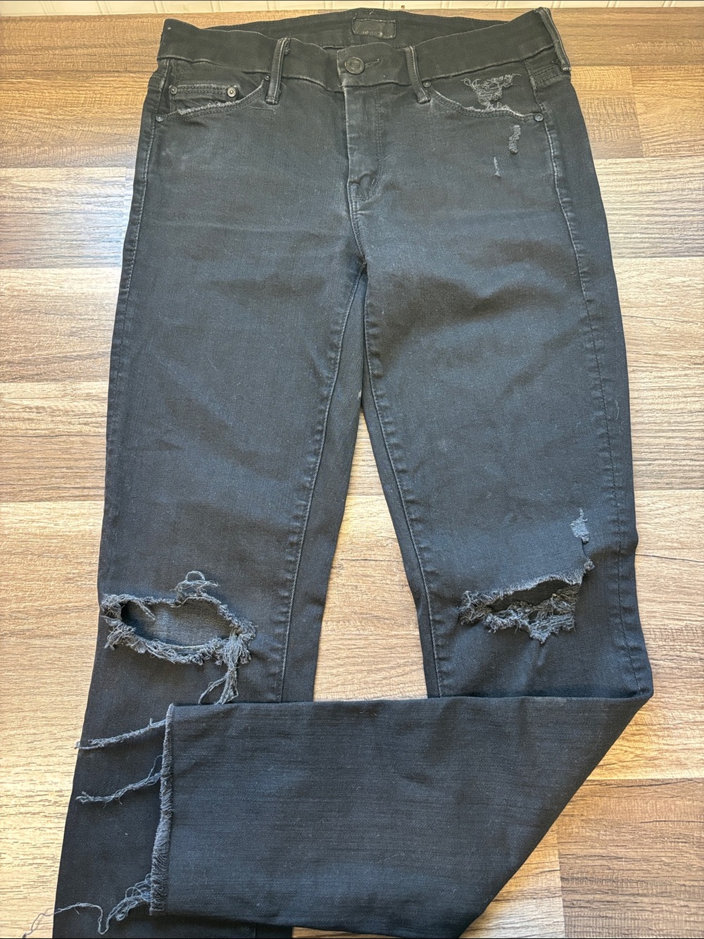 MOTHER distressed skinny jeans in black "The Looker Ankle Fray"